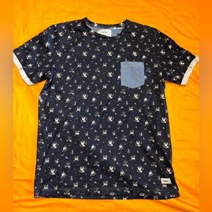 Produkt size small men’s shirt blue with birds all over and  a front pocket